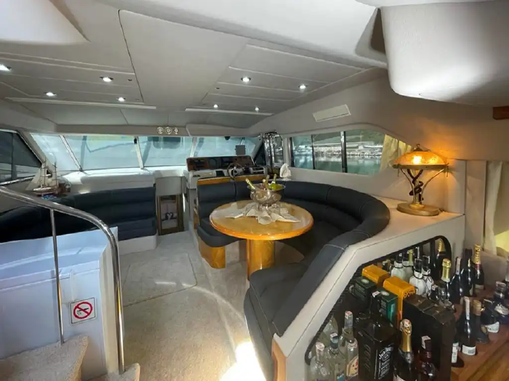 LUXURY REGNUM YACHT